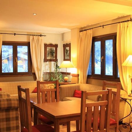 Aparthotel Sarrato Sallent De Gallego Bagian luar foto