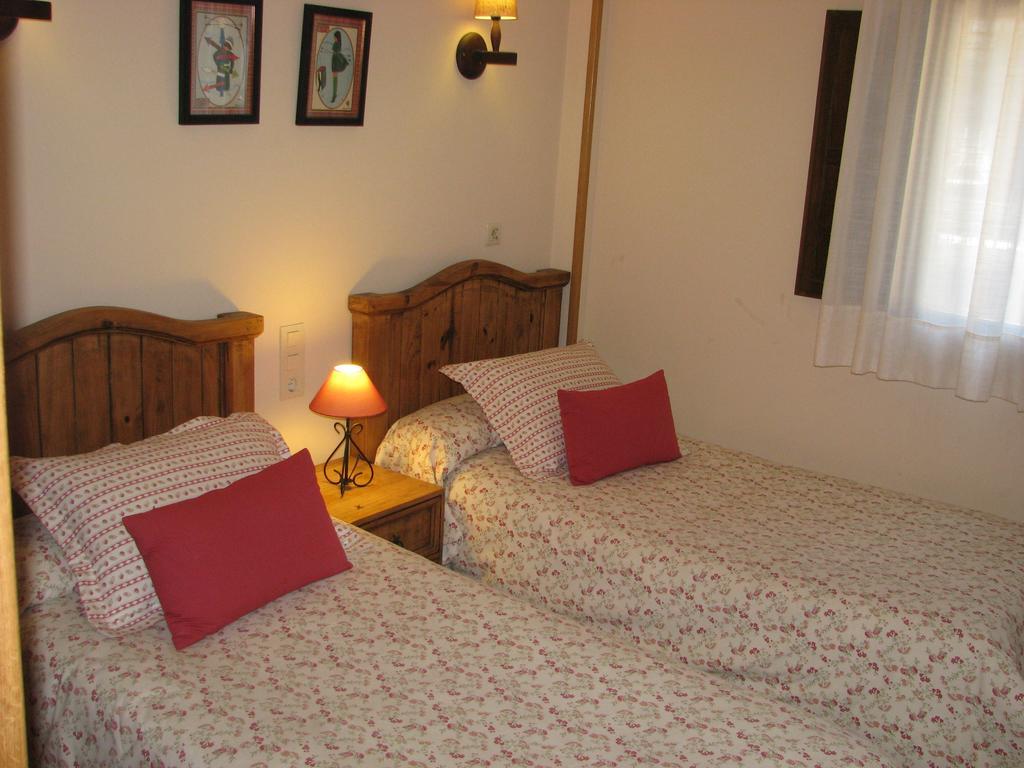 Aparthotel Sarrato Sallent De Gallego Bagian luar foto
