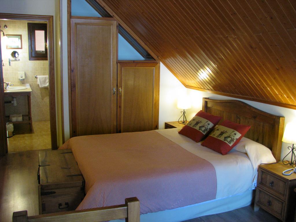 Aparthotel Sarrato Sallent De Gallego Bagian luar foto