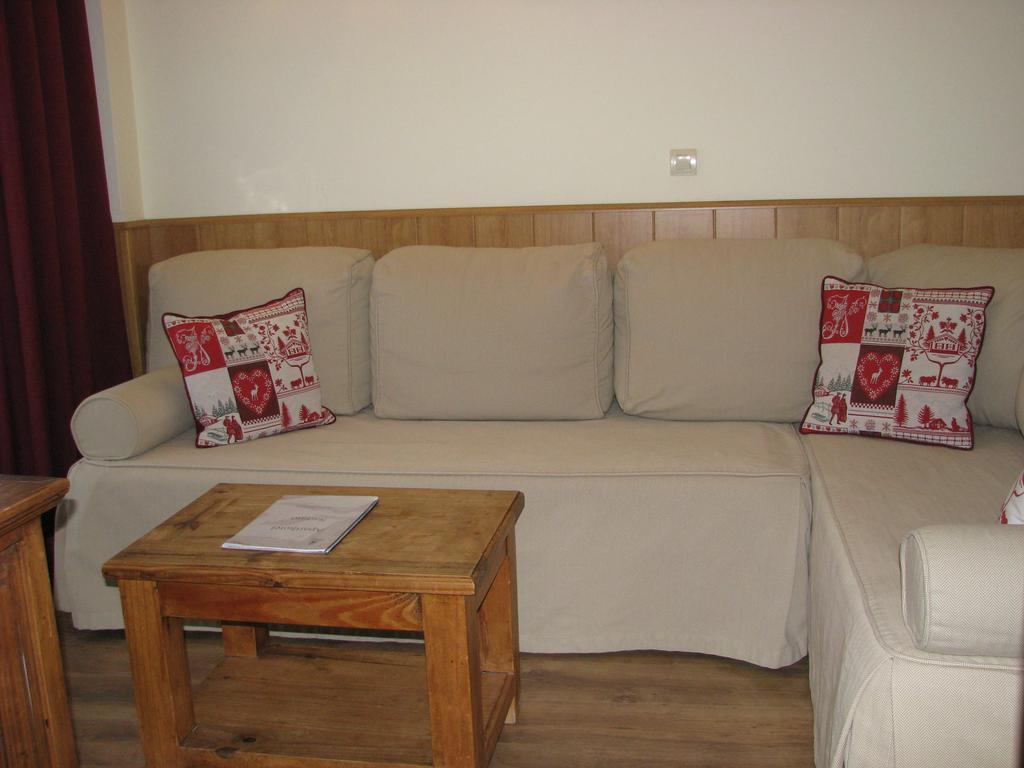 Aparthotel Sarrato Sallent De Gallego Bagian luar foto