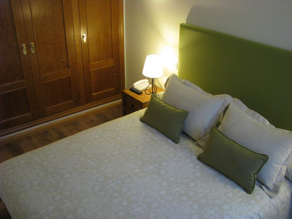Aparthotel Sarrato Sallent De Gallego Bagian luar foto