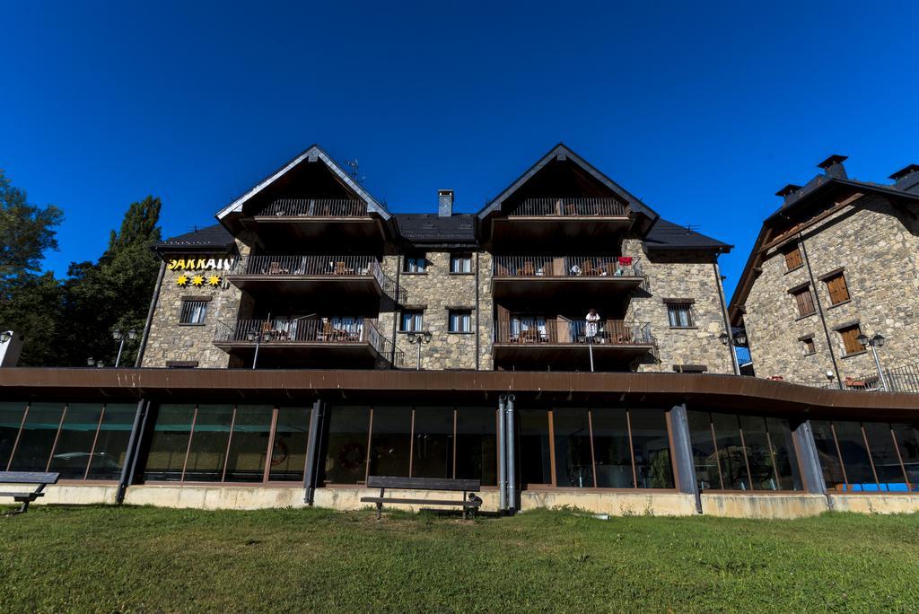 Aparthotel Sarrato Sallent De Gallego Bagian luar foto