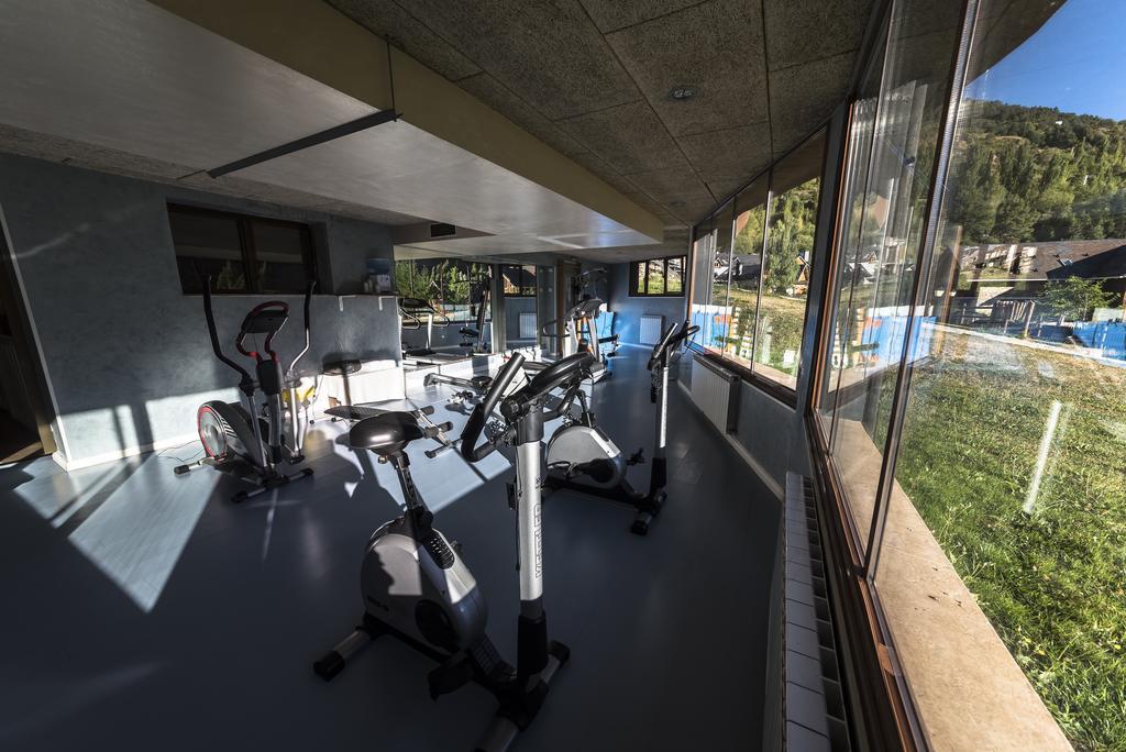 Aparthotel Sarrato Sallent De Gallego Bagian luar foto