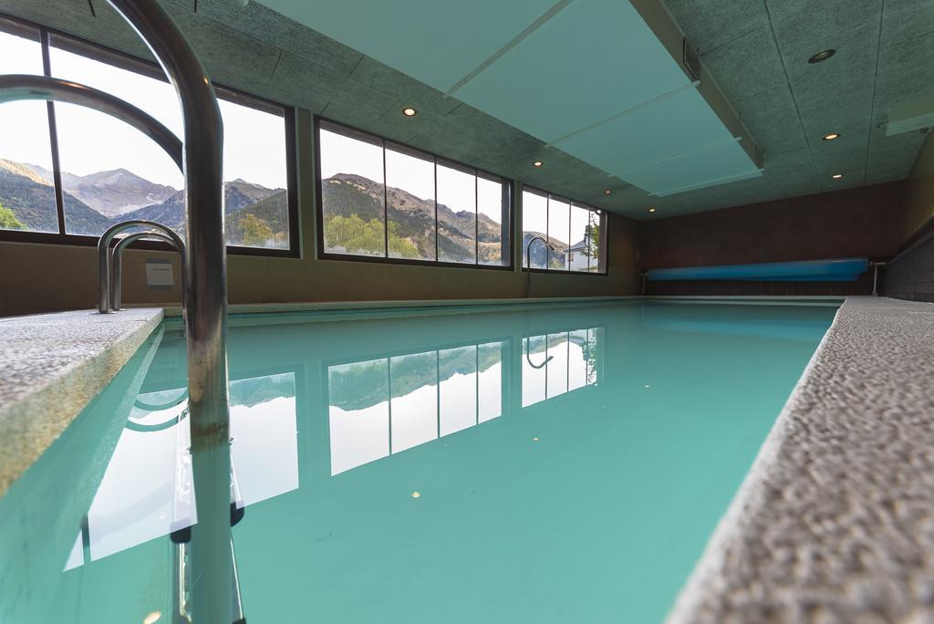 Aparthotel Sarrato Sallent De Gallego Bagian luar foto